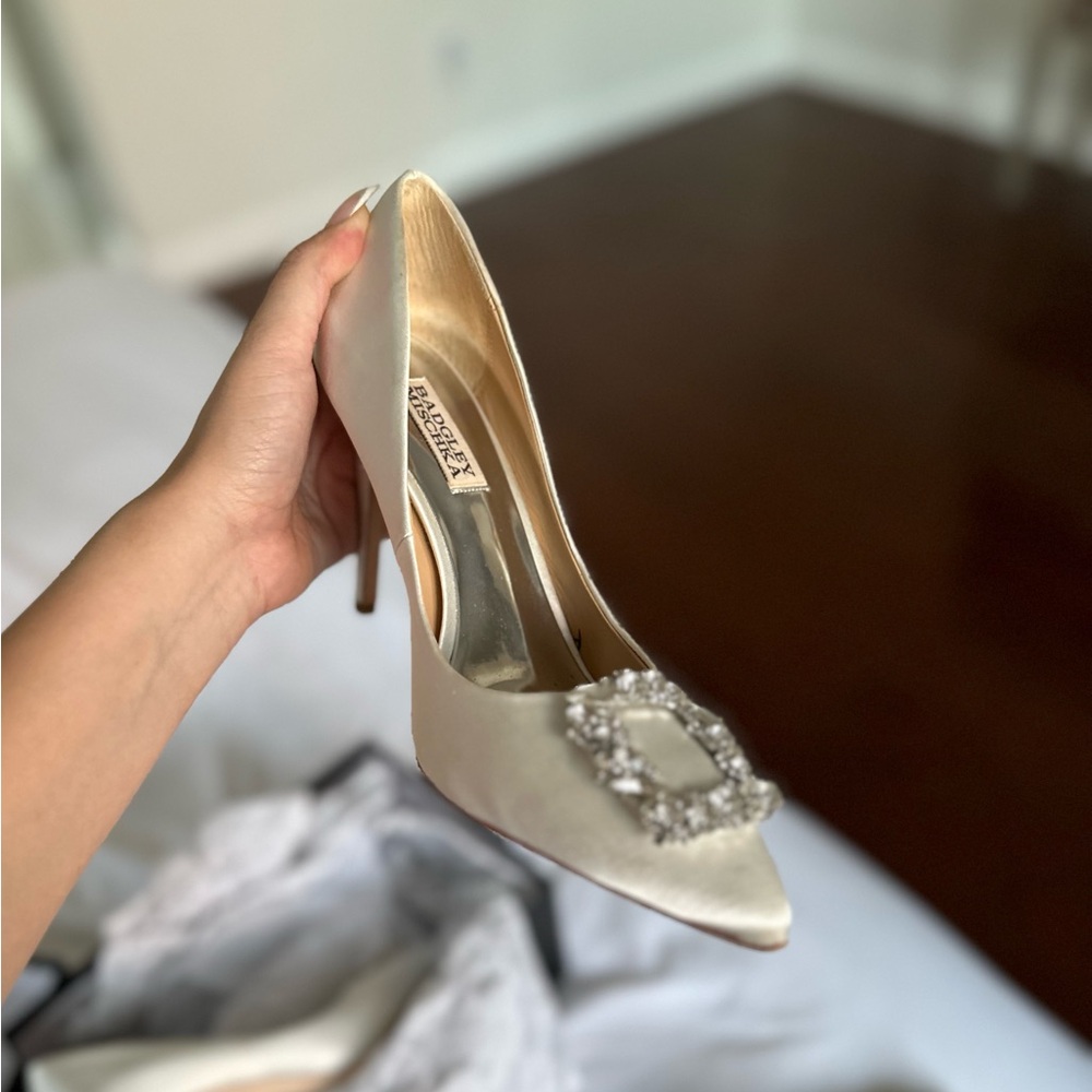 Badgley Mishka Ivory Pumps